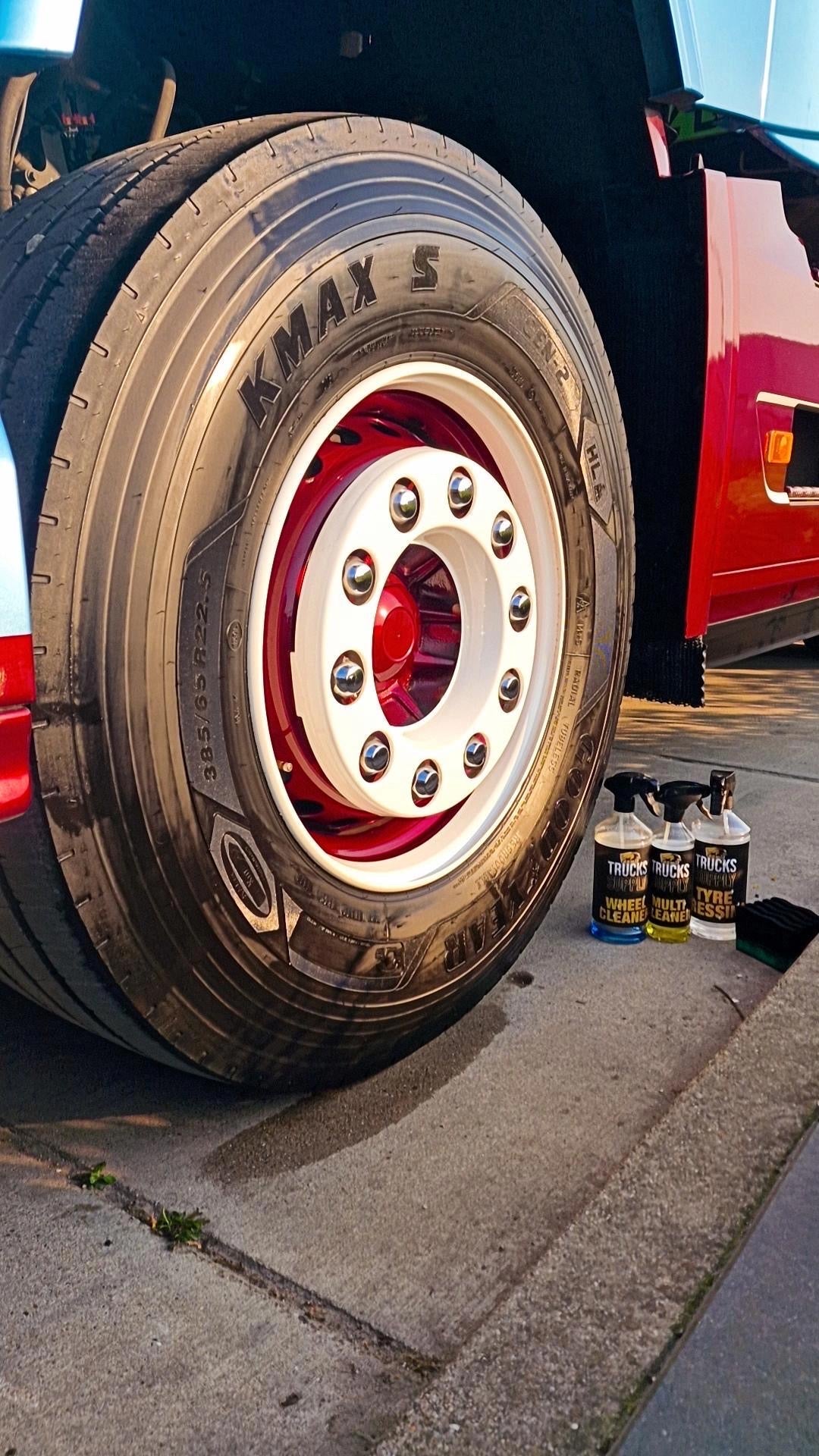 Bandenzwart 1 liter met Multi Cleaner en Wheel Cleaner voor een schone vrachtwagen velg| Truckssupply