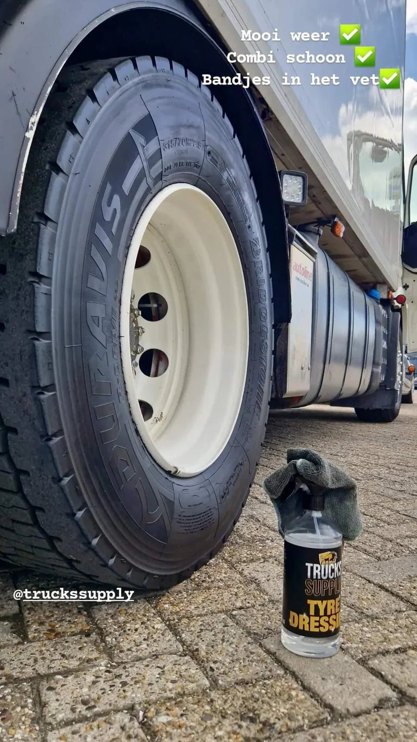 banden zwart in Exterieur pakket pro - Truckssupply voorbeeld bij vrachtwagen band in het zwart